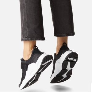 SOREL Women’s Kinetic RNEGD Strap Sneakers 
slip-on Black/White Size 7